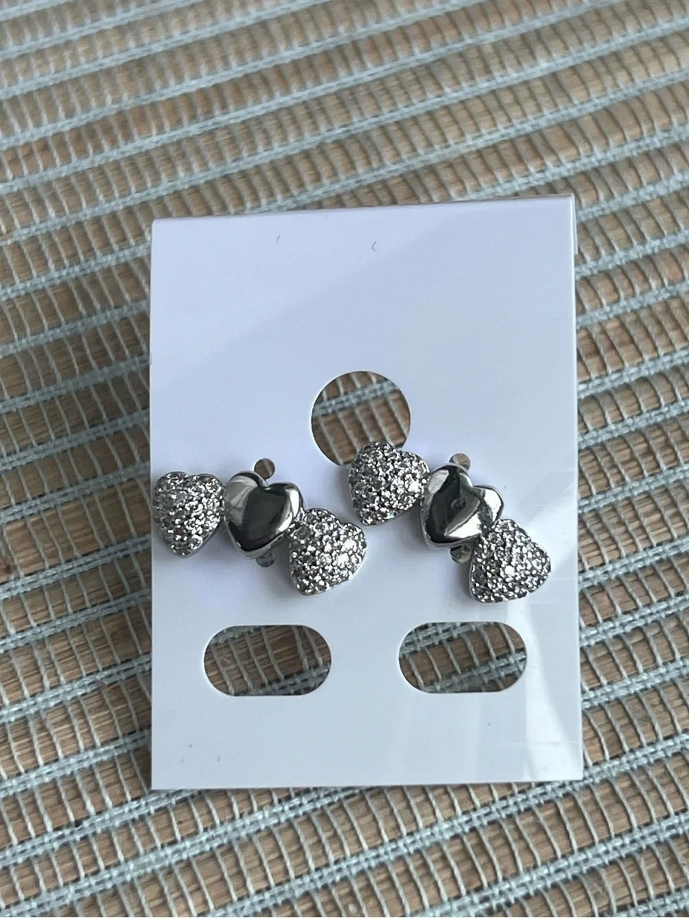⭐️- 3-Silver Heart Cluster Stud Earrings - Sparkling Crystal pavé Accent